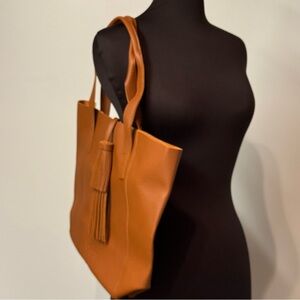 Chic Tan Leather Tote with Tassel